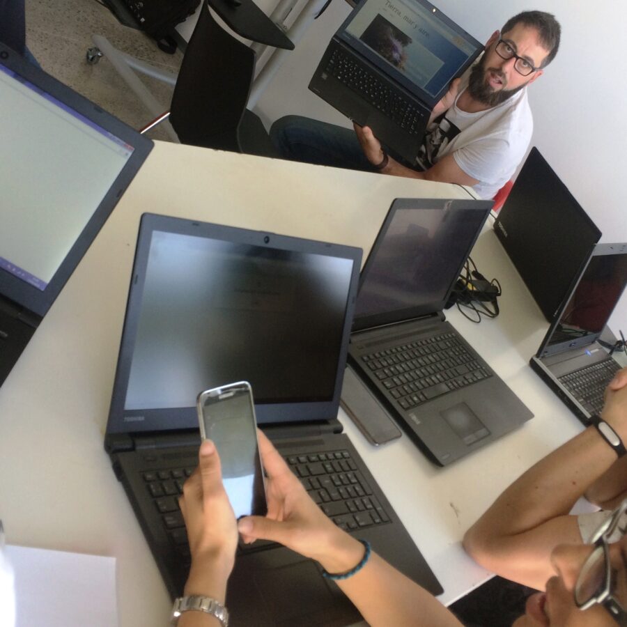 Imagen de una actividad de formación con AIL Guadalinfo