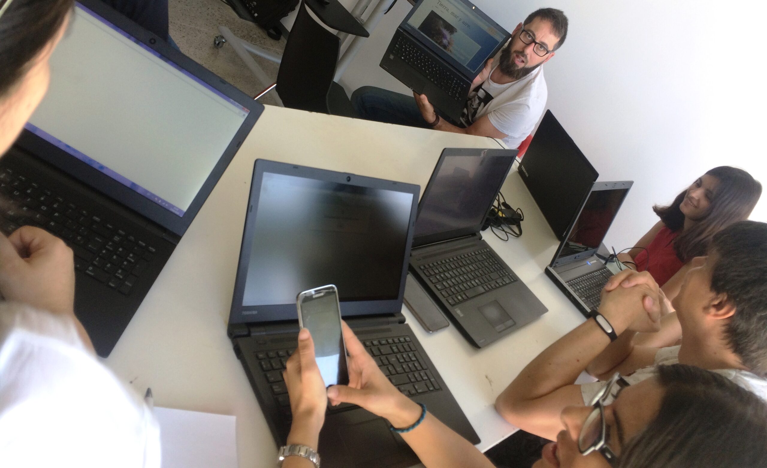 Imagen de una actividad de formación con AIL Guadalinfo