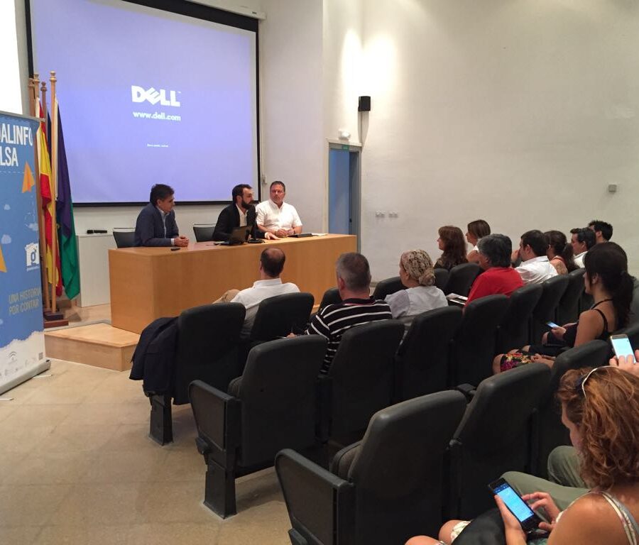 (Izda a dcha) Álvaro Simón, (Dtor BIC Euronova); Mariano Ruiz, (delegado territorial de Economía, Innovación, Ciencia y Empleo en Málaga) e Ismael Perea, (Dtor Gral CFR) dando la bienvenida a los participantes.